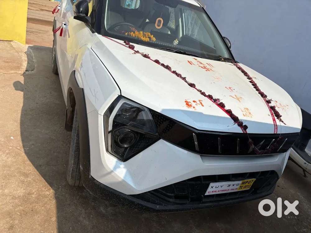 Mahindra Xuv 3xo 2025 Petrol 9000 Km Driven