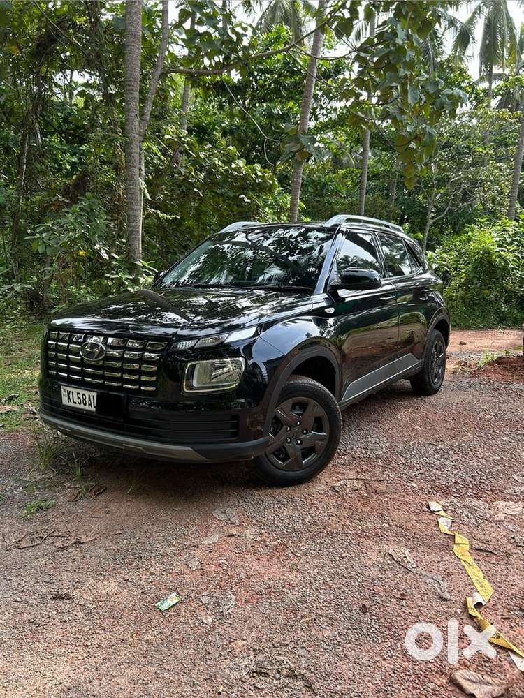 Hyundai Venue 2025/1.3 Year Warranty/less Km/ Fully Serviced
