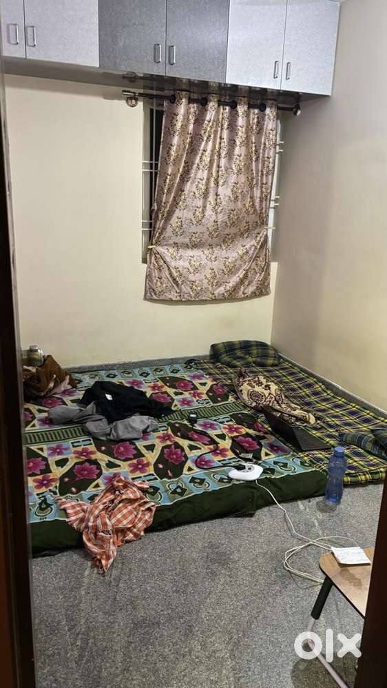 Looking for roomate