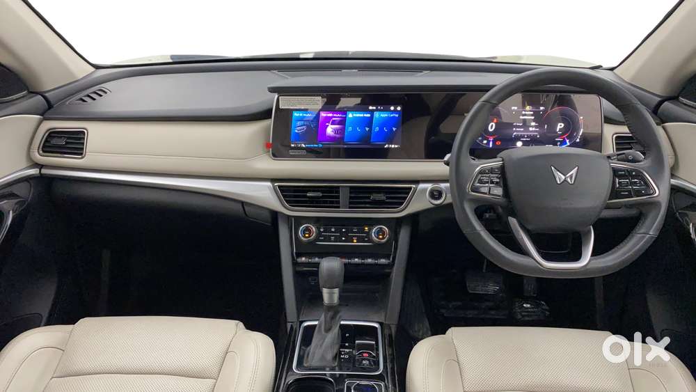 Mahindra Xuv700 2.2 Ax 7 Diesel Mt Luxury Pack Str, 2025, Diesel