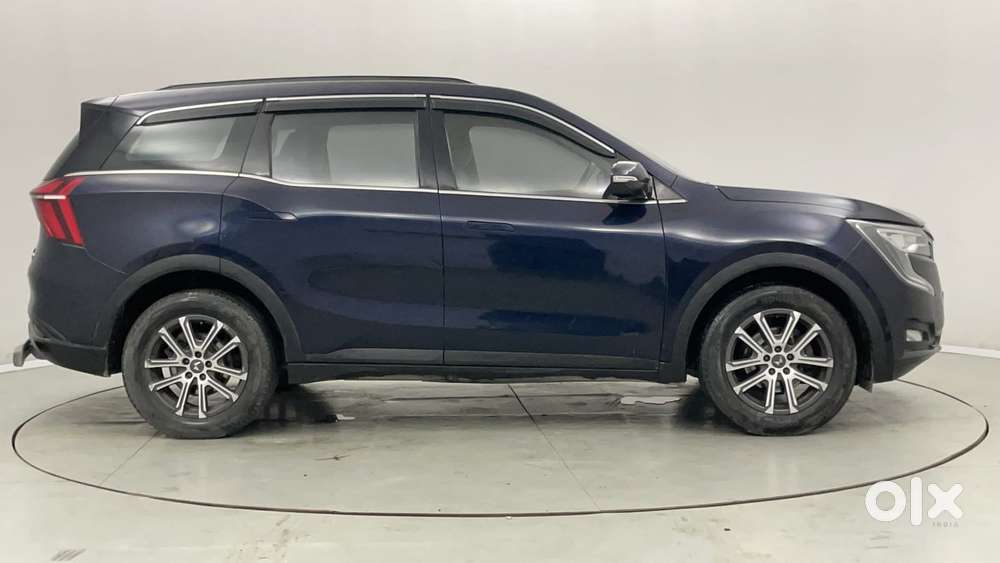 Mahindra Xuv700 2.0 Ax 7 Petrol Mt Str, 2022, Petrol