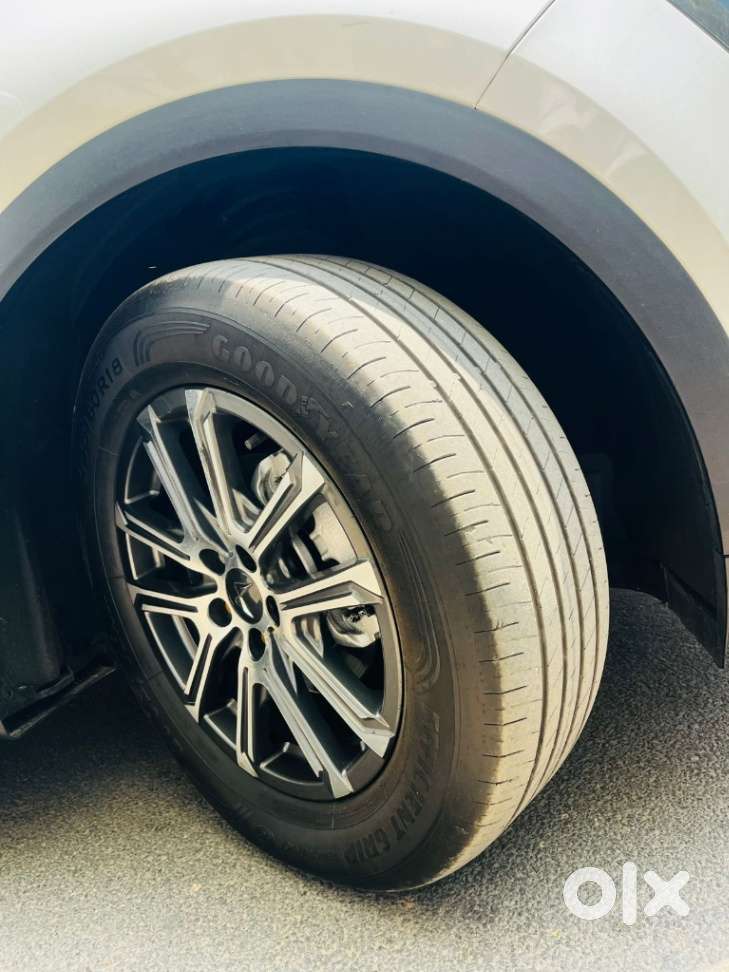 Mahindra Xuv700 2.2 Ax 7 Diesel At Luxury Pack Str Awd, 2023, Diesel