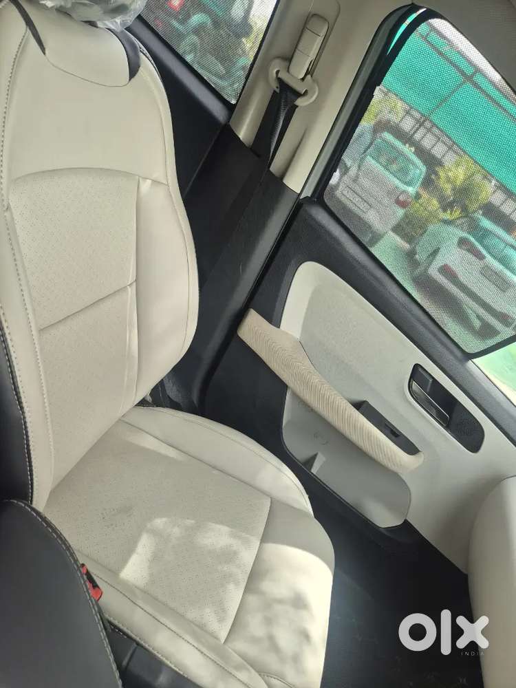 Tata Altroz 2025 Petrol Well Maintained Fully Loaded Automatic
