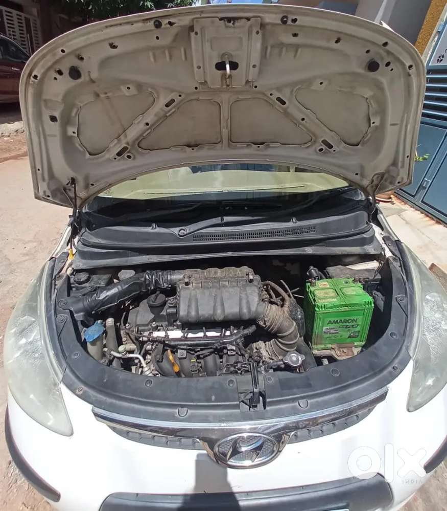 Hyundai I10/ 2009/petrol/white/92,000 Kms/ Call (8x1x2x3x1x3x8x8x2x1)