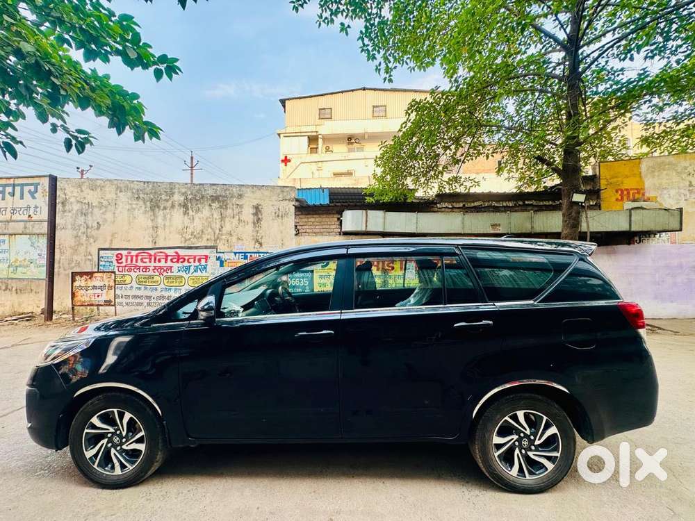 Toyota Innova Crysta 2.4 G Mt, 2023, Diesel