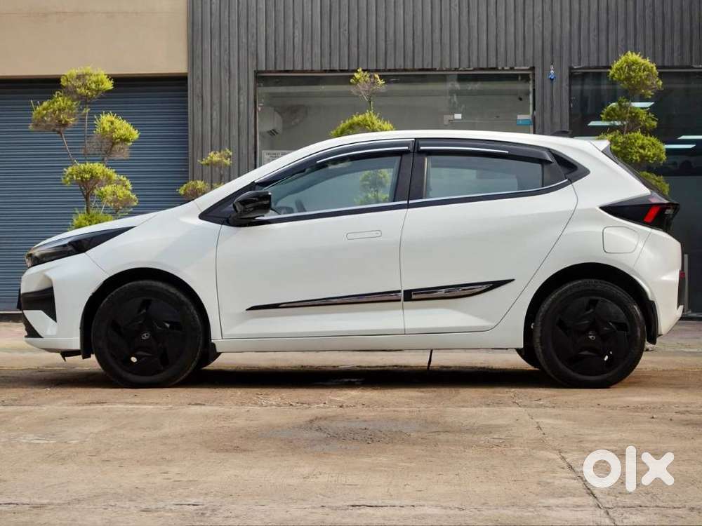 Tata Altroz, 2025, Petrol