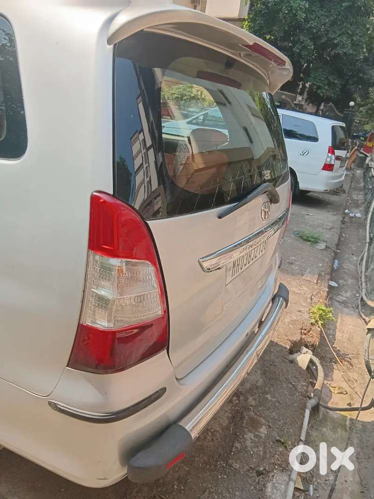 Toyota Innova 8 Seater