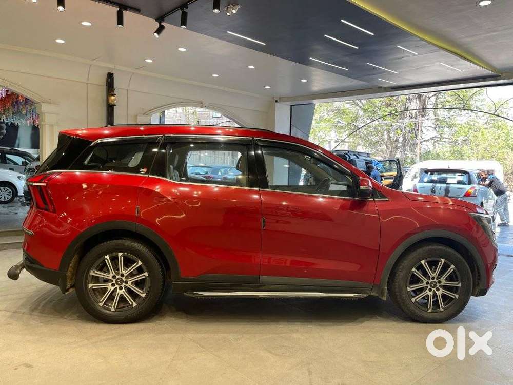 Mahindra Xuv700 2.0 Ax 7 Petrol Mt Str, 2023, Petrol