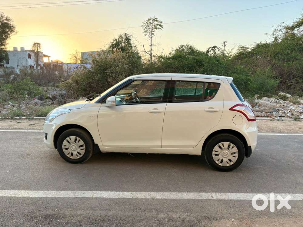 Maruti Suzuki Swift Vxi 1.2 Abs Bs-iv, 2012, Petrol