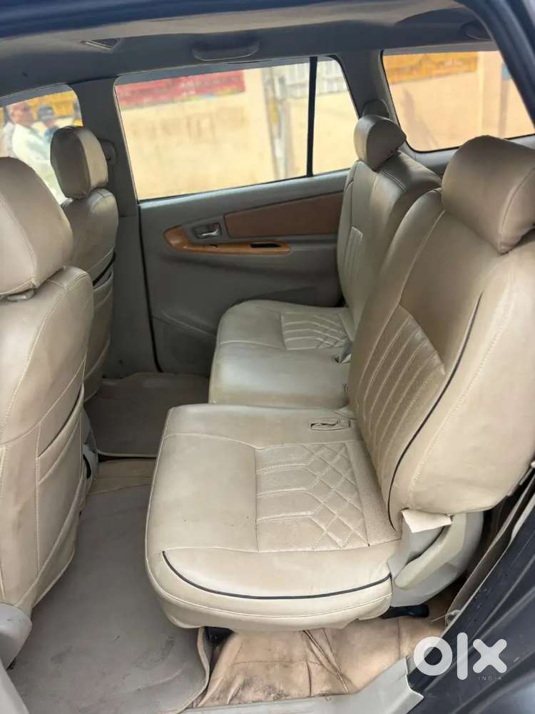 Toyota Innova 2012