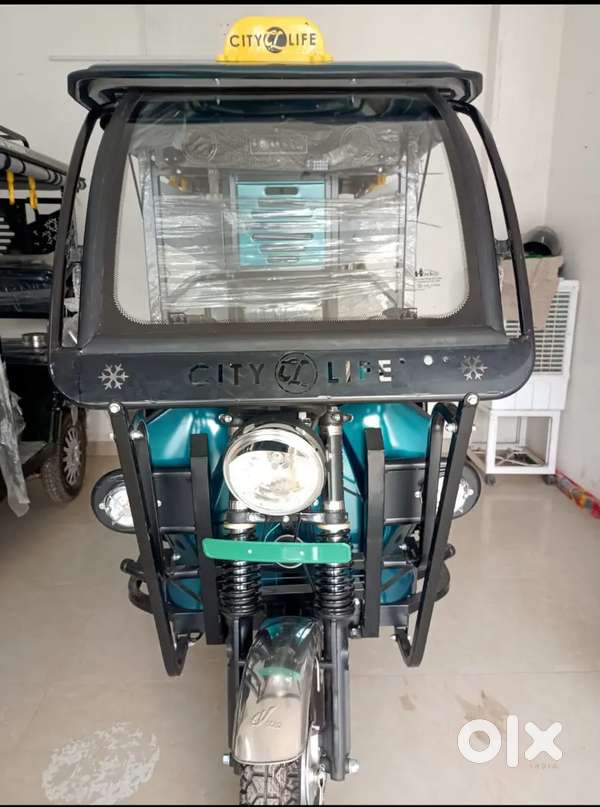Jarurat Hai E - Rikshaw Driver ka New Gadi hai