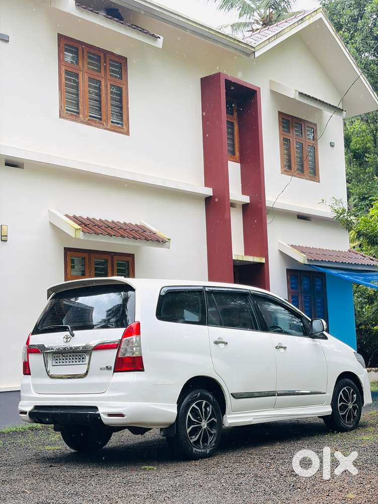Toyota Innova 2012
