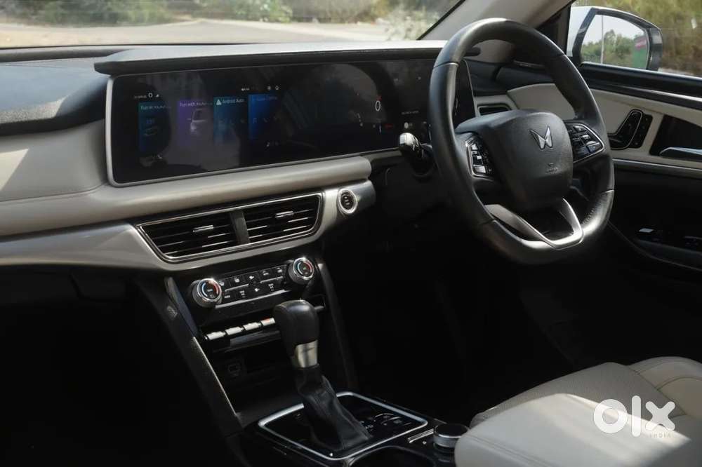 Mahindra Xuv700 2.0 Ax 7 Petrol At Luxury Pack Str, 2024, Petrol