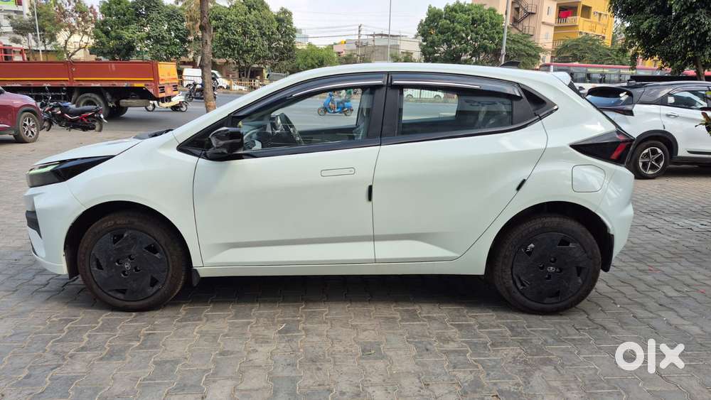 Tata Altroz Creative S, 2025, Petrol