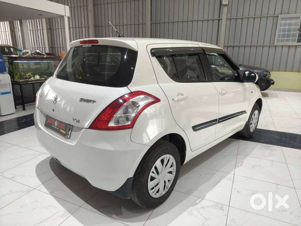 Maruti Suzuki Swift Vxi Abs Bsiv, 2017, Petrol