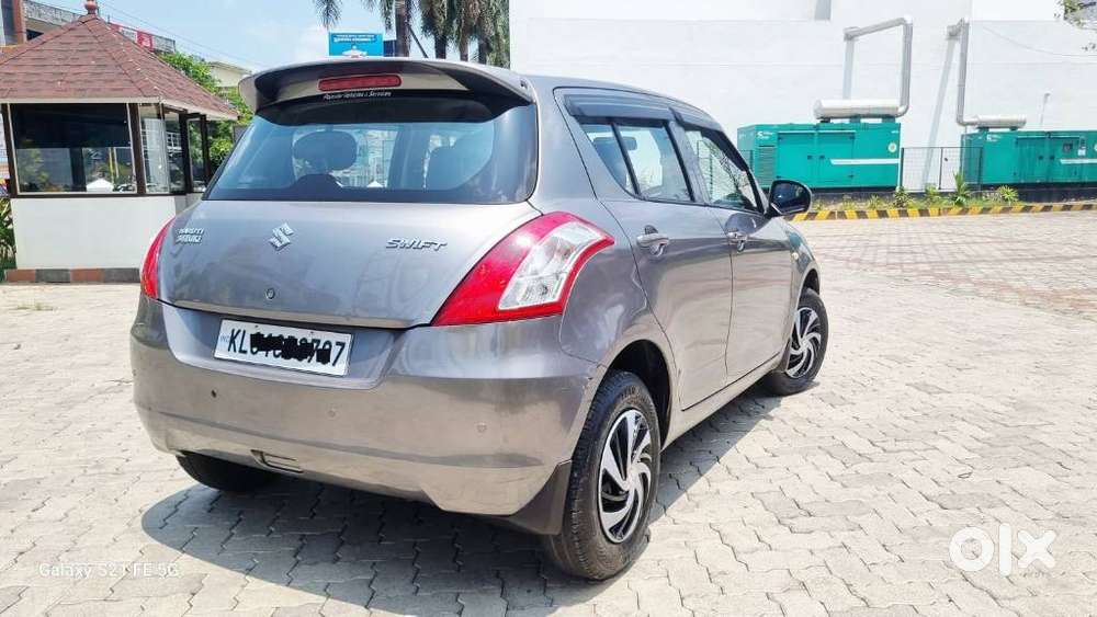 Maruti Suzuki Swift Lxi Optional-o, 2017, Petrol