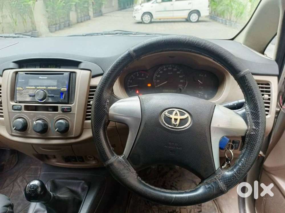 Toyota Innova 2.5 G (diesel) 8 Seater Bs Iv, 2015, Diesel