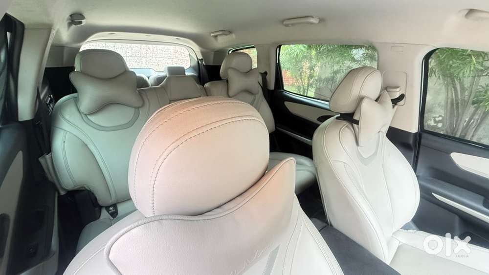 Mahindra Xuv700 Mx Base Model 7 Seater 2024 Diesel 58500 Km Driven