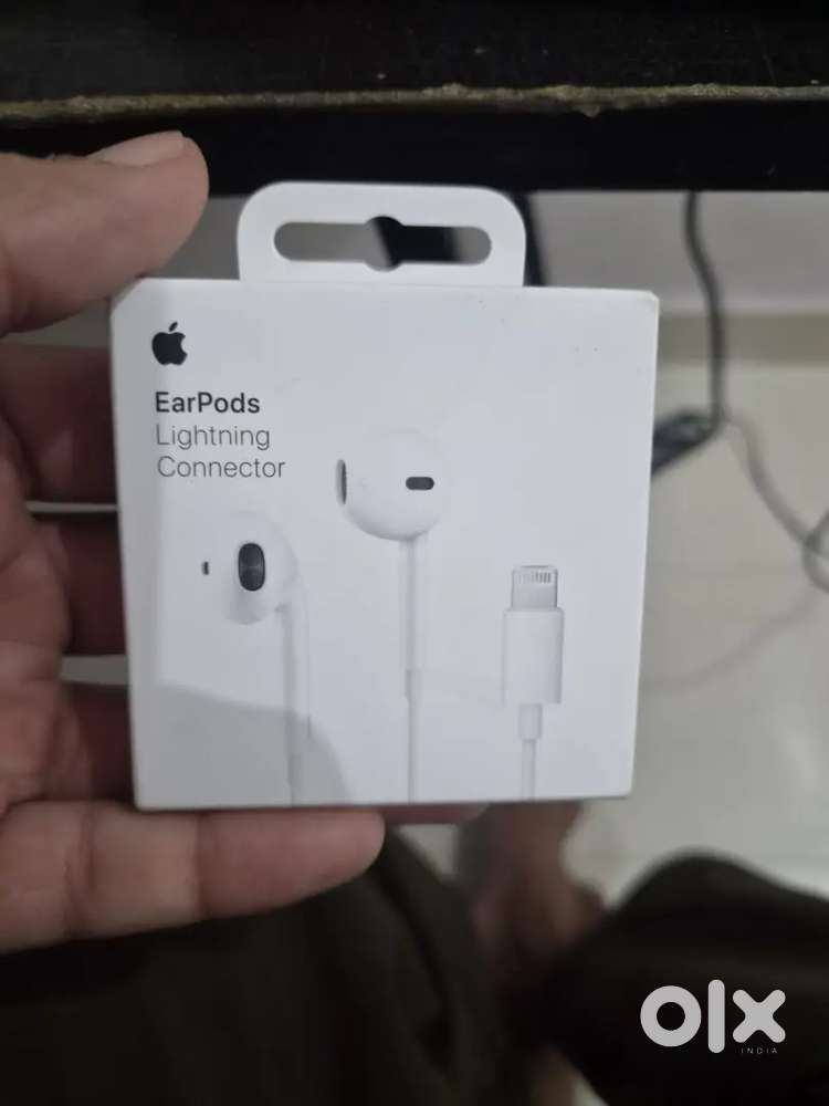 APPLE LIGHTENING EARPHONE