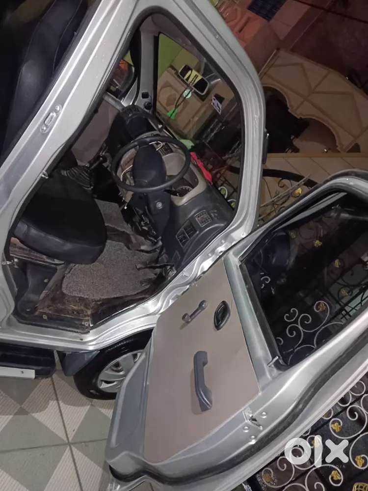 Maruti Suzuki Eeco 5 Str 2010 Petrol