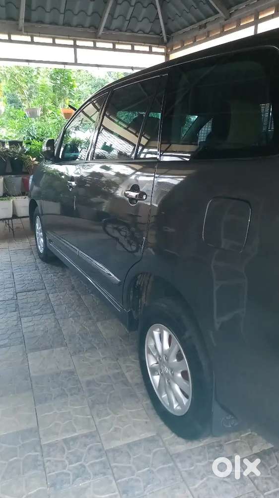 Toyota Innova 2.0 V 2013