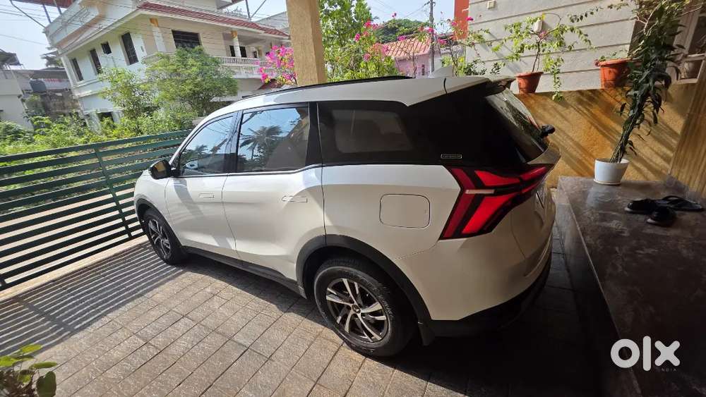 Mahindra Xuv700 Ax5 Petrol Automatic 5 Seater