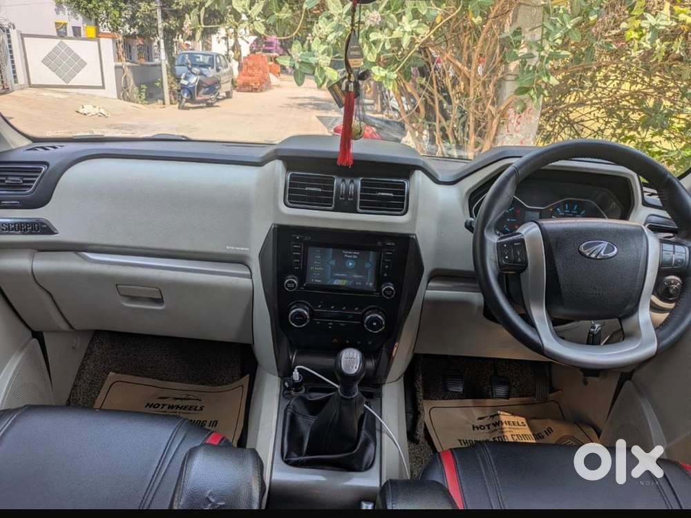 Mahindra Scorpio S11