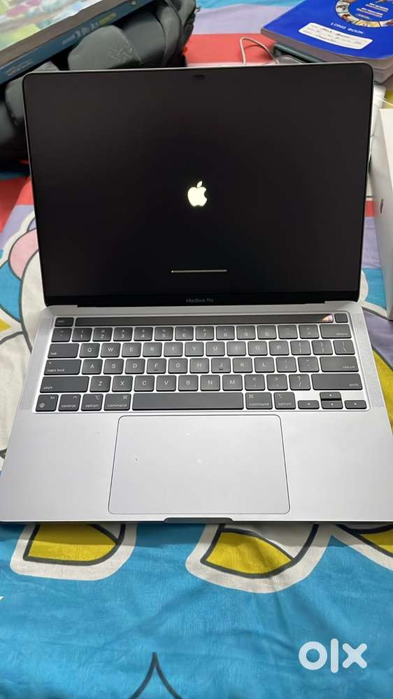 M1 Chip 8 GB RAM 256 SSD Touch Bar, 95% Battery Health