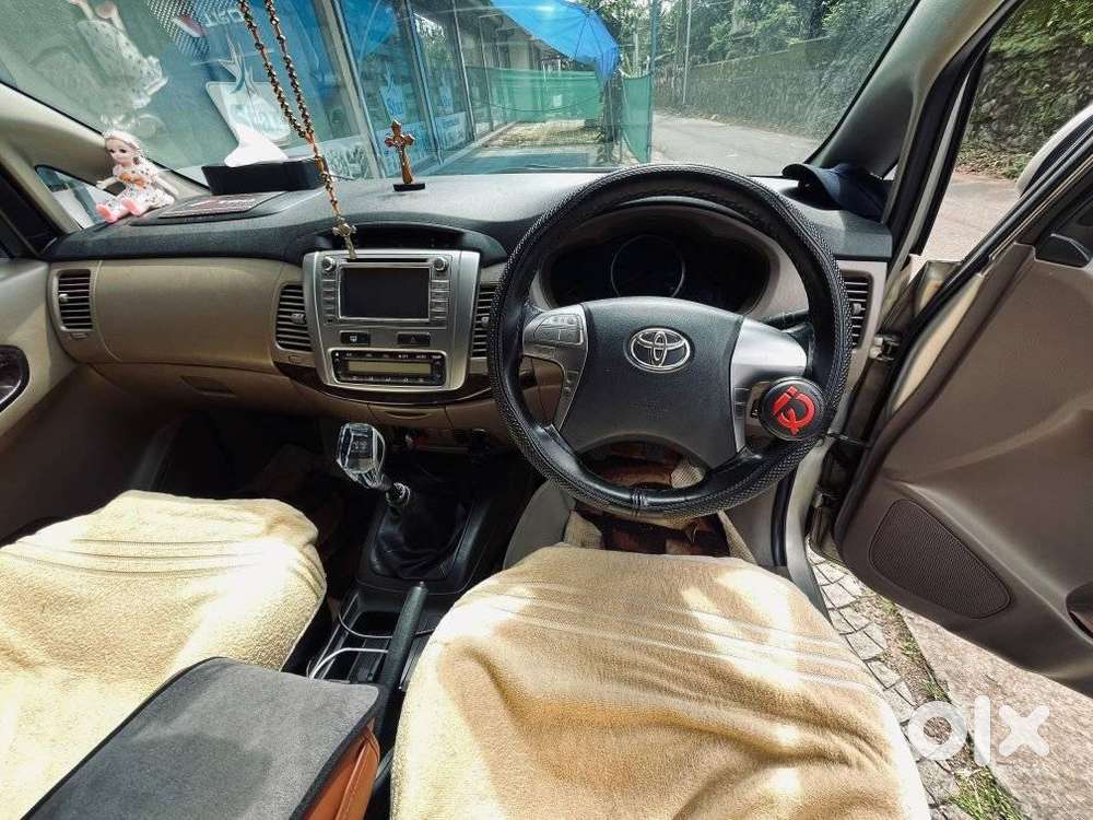 Toyota Innova 2.5 V 7seater Crysta Edition, 2016, Diesel