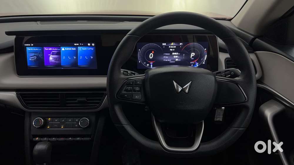 Mahindra Xuv700 2.0 Ax 3 Petrol At 5 Str, 2022, Petrol