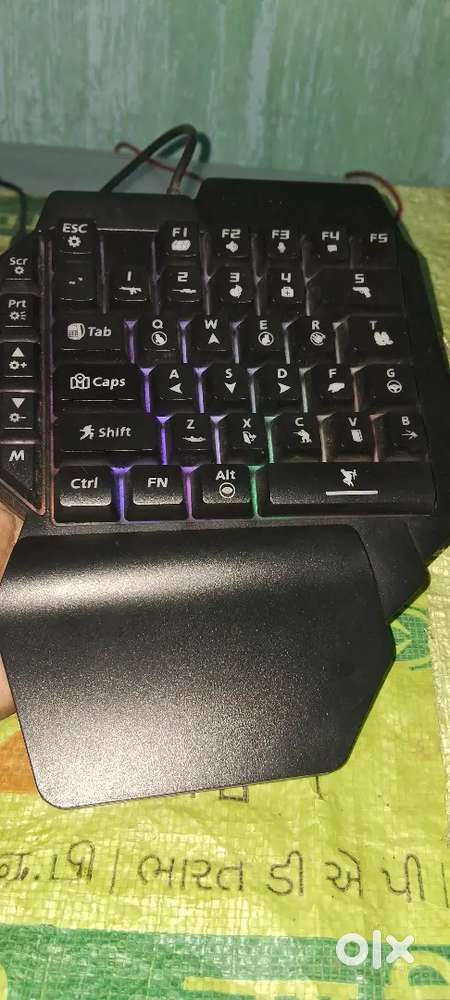Mini keyboard and mouse prosesar data kebal  one month used box ke sat