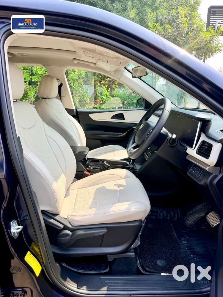 Mahindra Xuv700 2.2 Ax 5 Diesel At 7 Str, 2025, Diesel