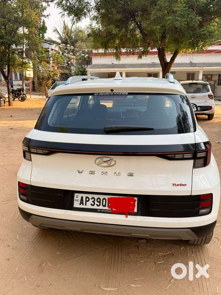 Hyundai Venue 2022 Petrol 38000 Km Driven
