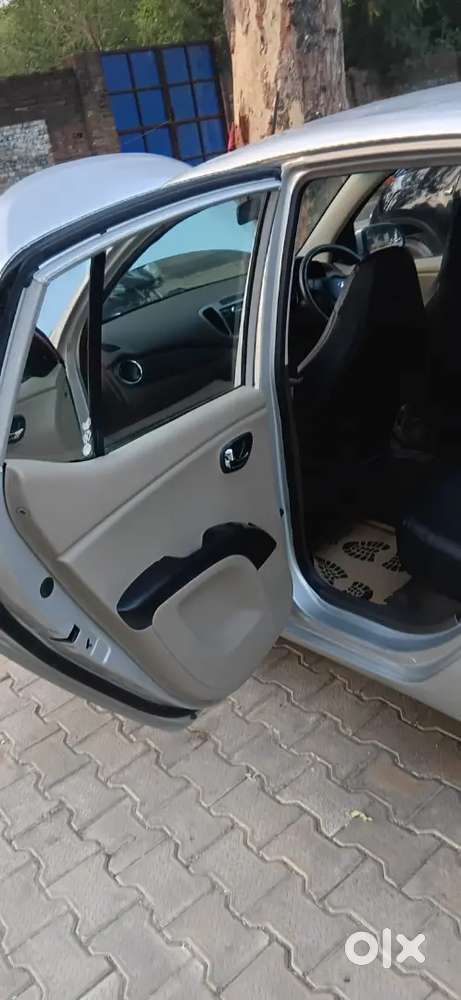 Hyundai I10 2012 Petrol 74000 Km Driven