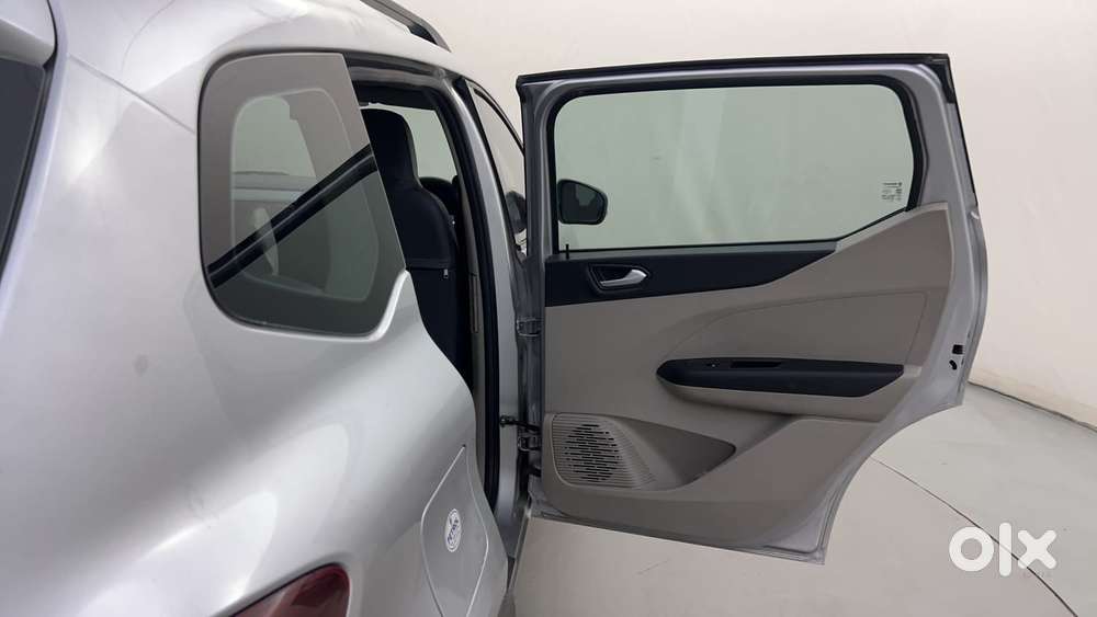 Renault Triber Rxz, 2022, Petrol