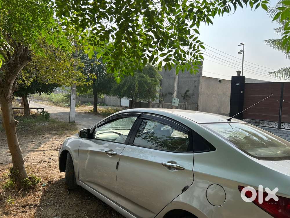 Hyundai Fluidic Verna 2012
