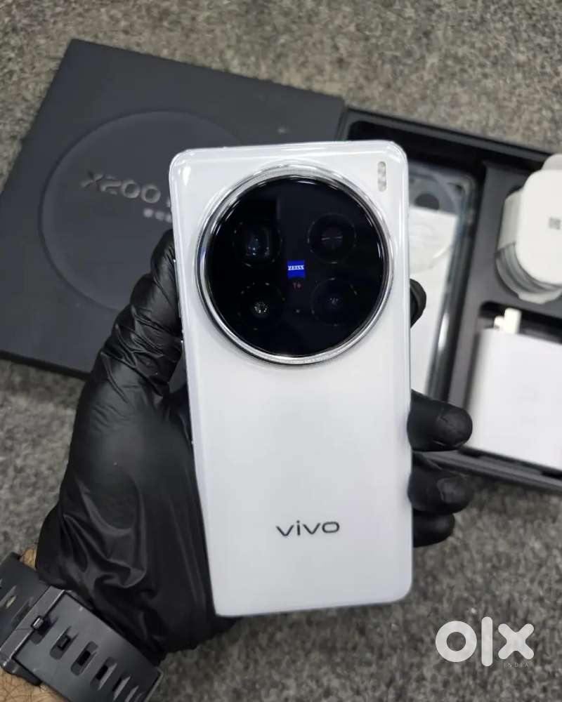 Vivo x200 Pro excellent condition with warranty card excellent