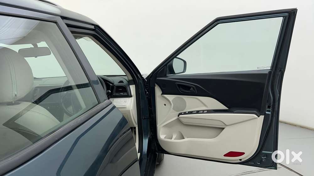 Mahindra Xuv300 W4, 2023, Petrol