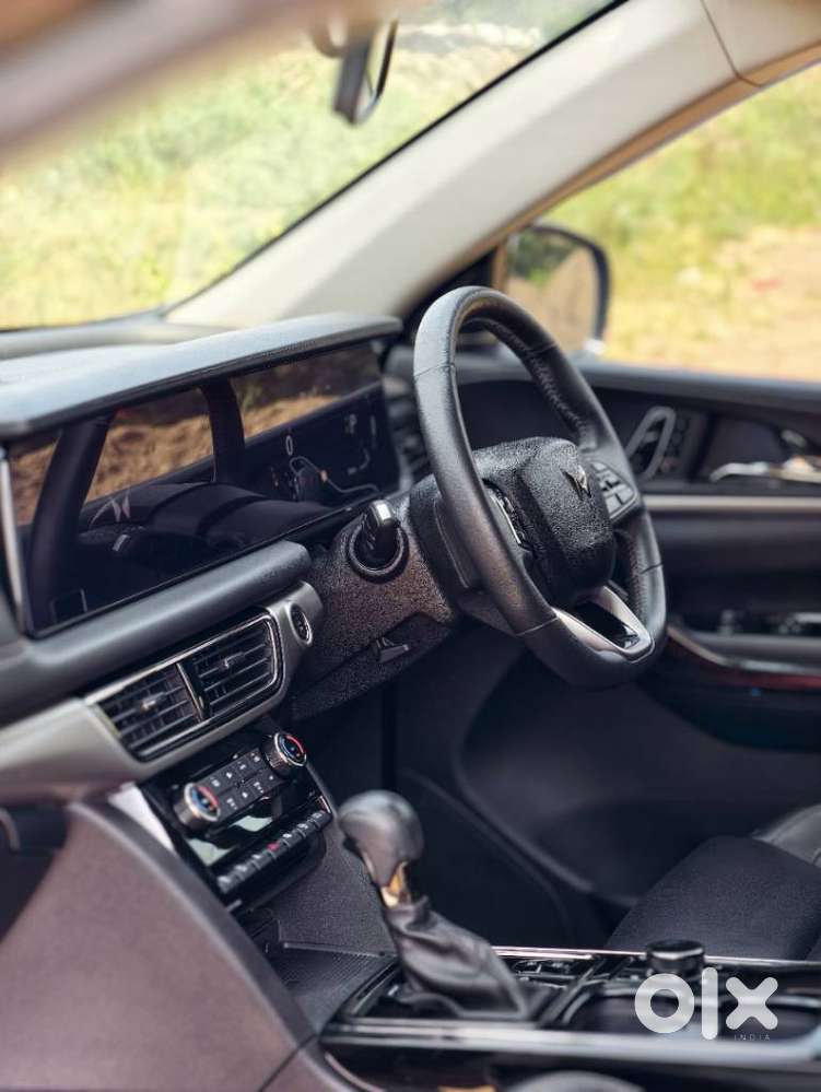 Mahindra Xuv700 Ax7 Luxury Pack Awd, 2025, Diesel