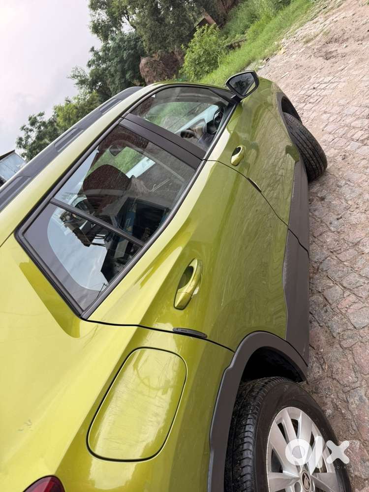 Skoda Kylaq Petrol Signature 2025