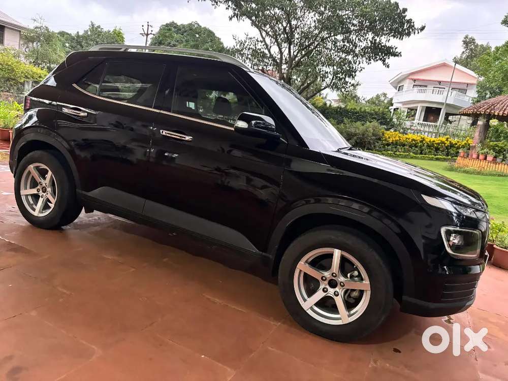 Hyundai Venue 2022 Petrol 32000 Km Driven