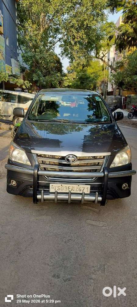 Toyota Innova 2.5 G (diesel) 8 Seater Bs Iv, 2016, Diesel