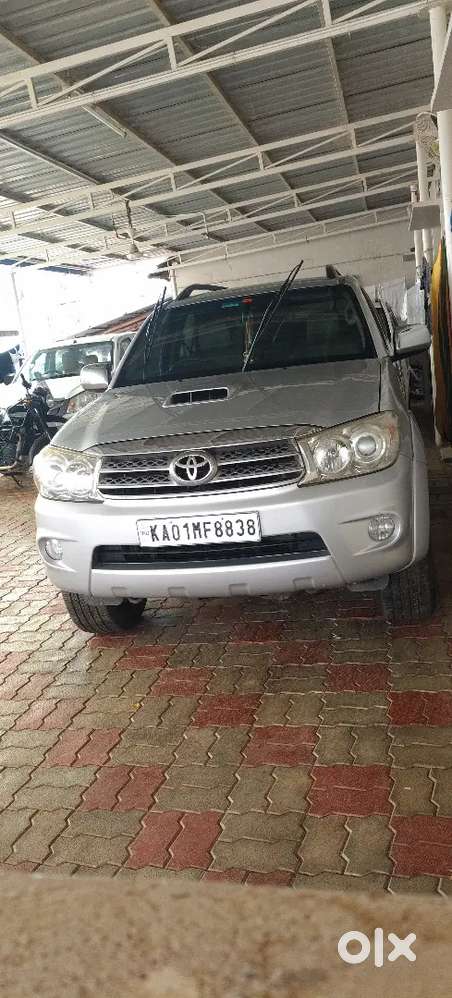 Toyota Fortuner Legender 2010 Diesel 200000 Km Driven