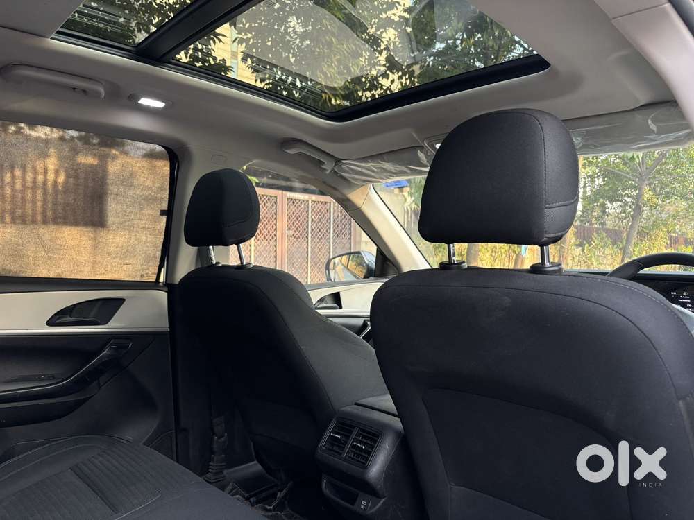 Mahindra Xuv700 2.0 Ax 5 Petrol At Str, 2024, Petrol