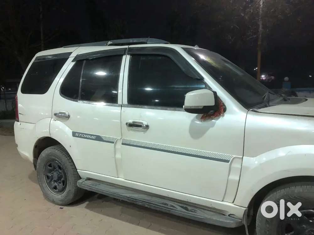 Tata Safari Storme 2013 Diesel 200000 Km Driven