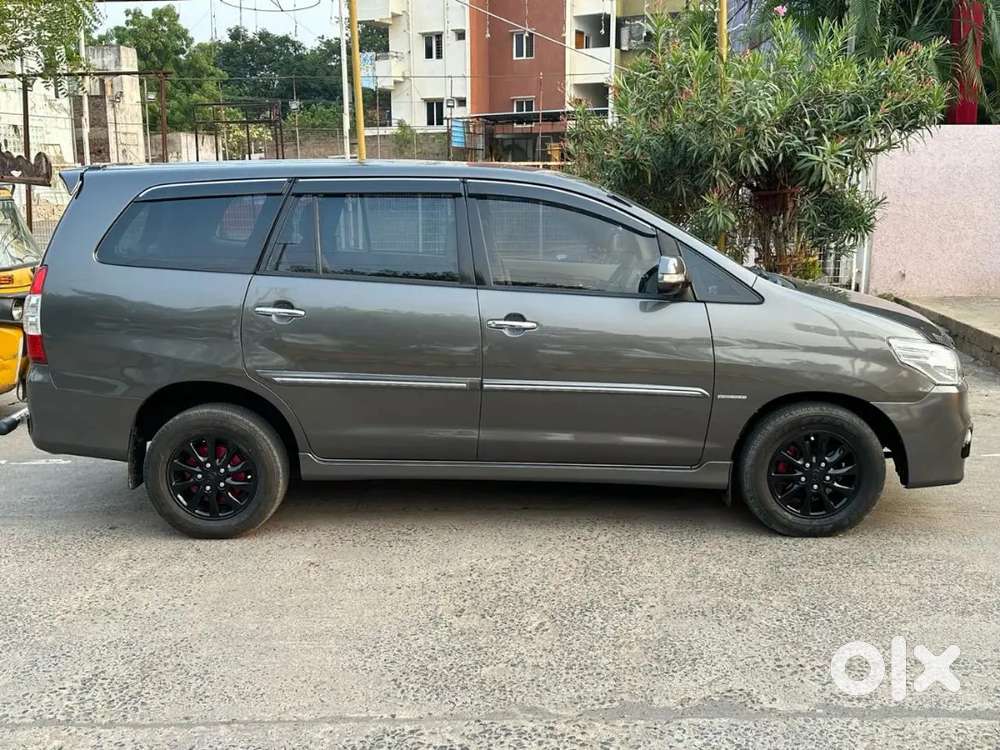 Innova (2012) 2.5 V 7 Seater