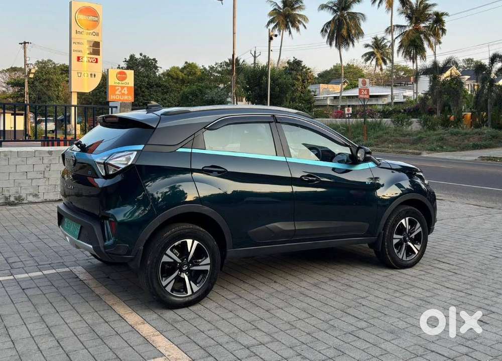 Tata Nexon 1.2 Revotron Xz Plus Luxs Red Dark Edition Amt, 2022, Ele..