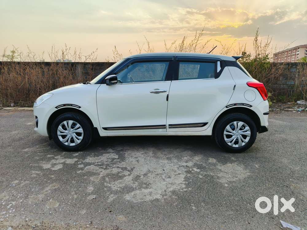 Maruti Suzuki Swift Vxi + Manual, 2023, Petrol
