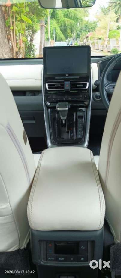 Toyota Innova Hycross 2.0 Zx Hybrid 7 Str, 2023, Petrol