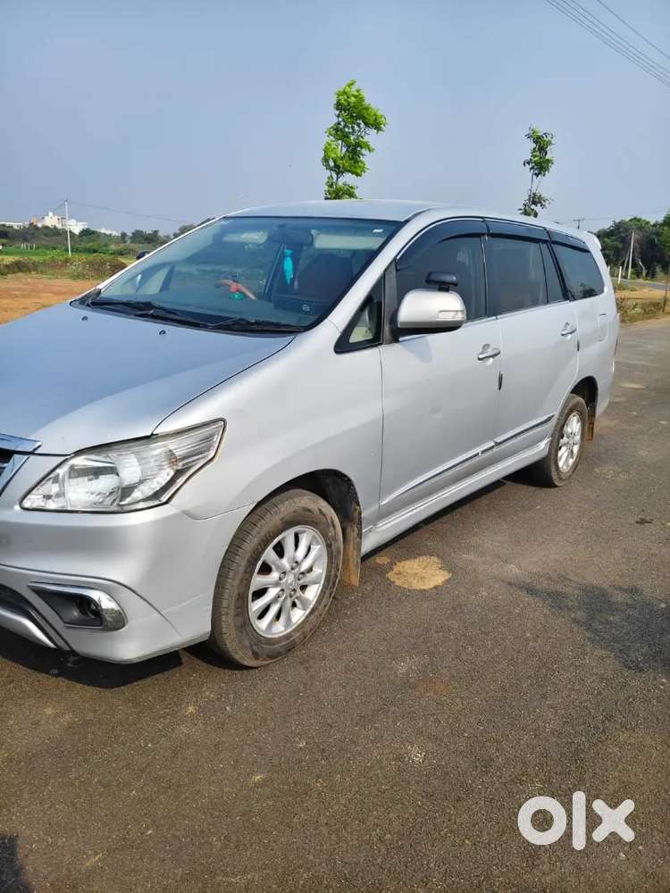 Toyota Innova 2.5 V 2014